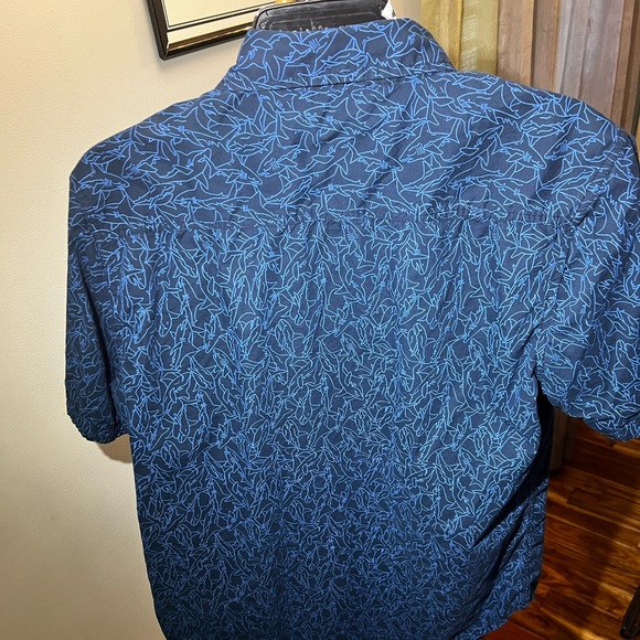 Dirty Laundry Shark Button Up - Picture 7 of 8